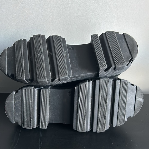 Combat Boots Size 39 Black Excellent Condition - Picture 4 of 5